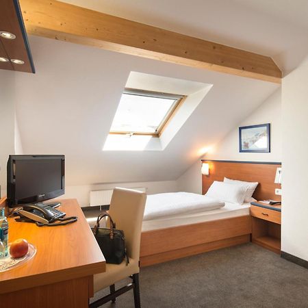 Hotel Am Wald Monheim am Rhein Esterno foto