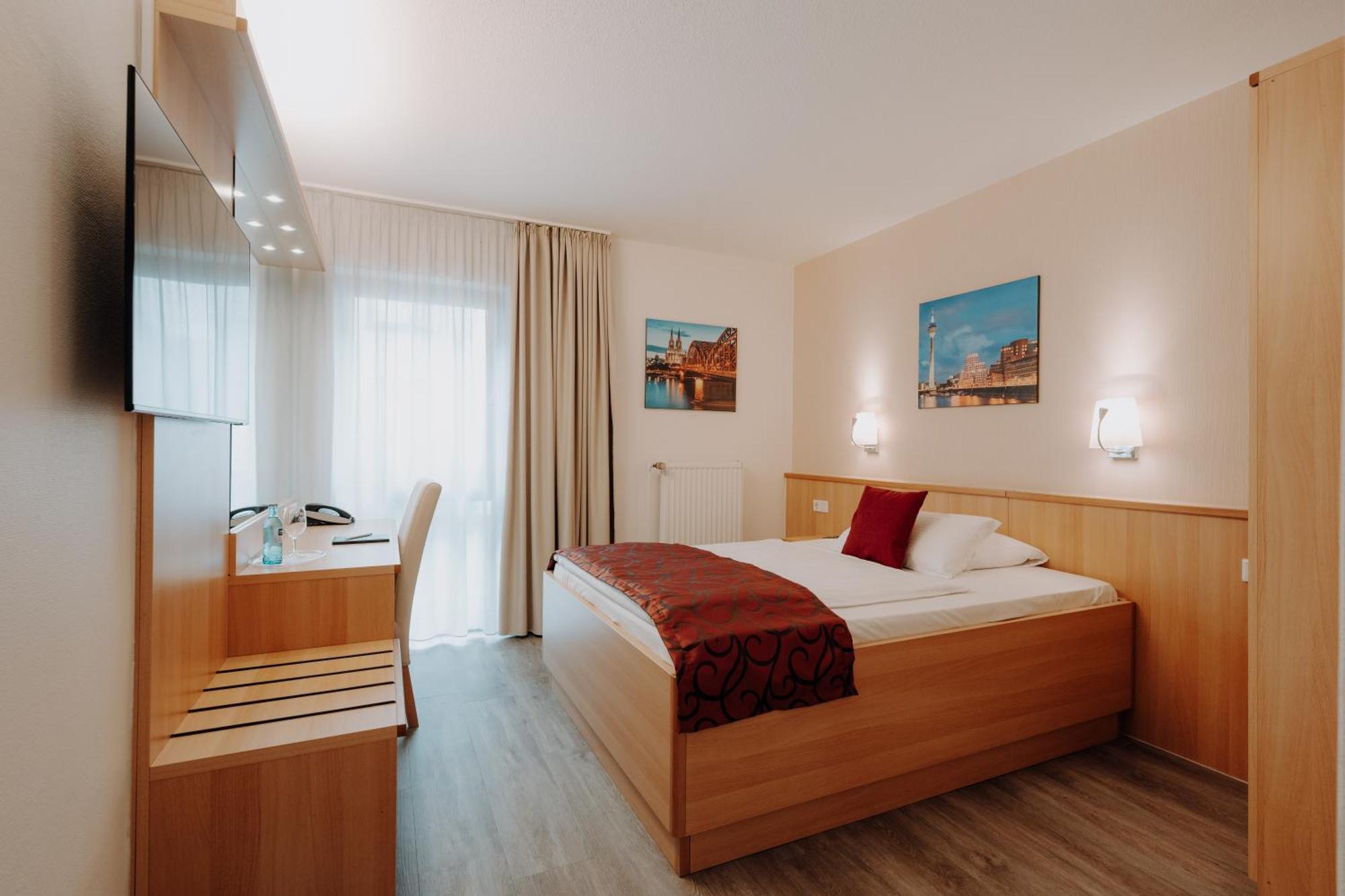 Hotel Am Wald Monheim am Rhein Esterno foto
