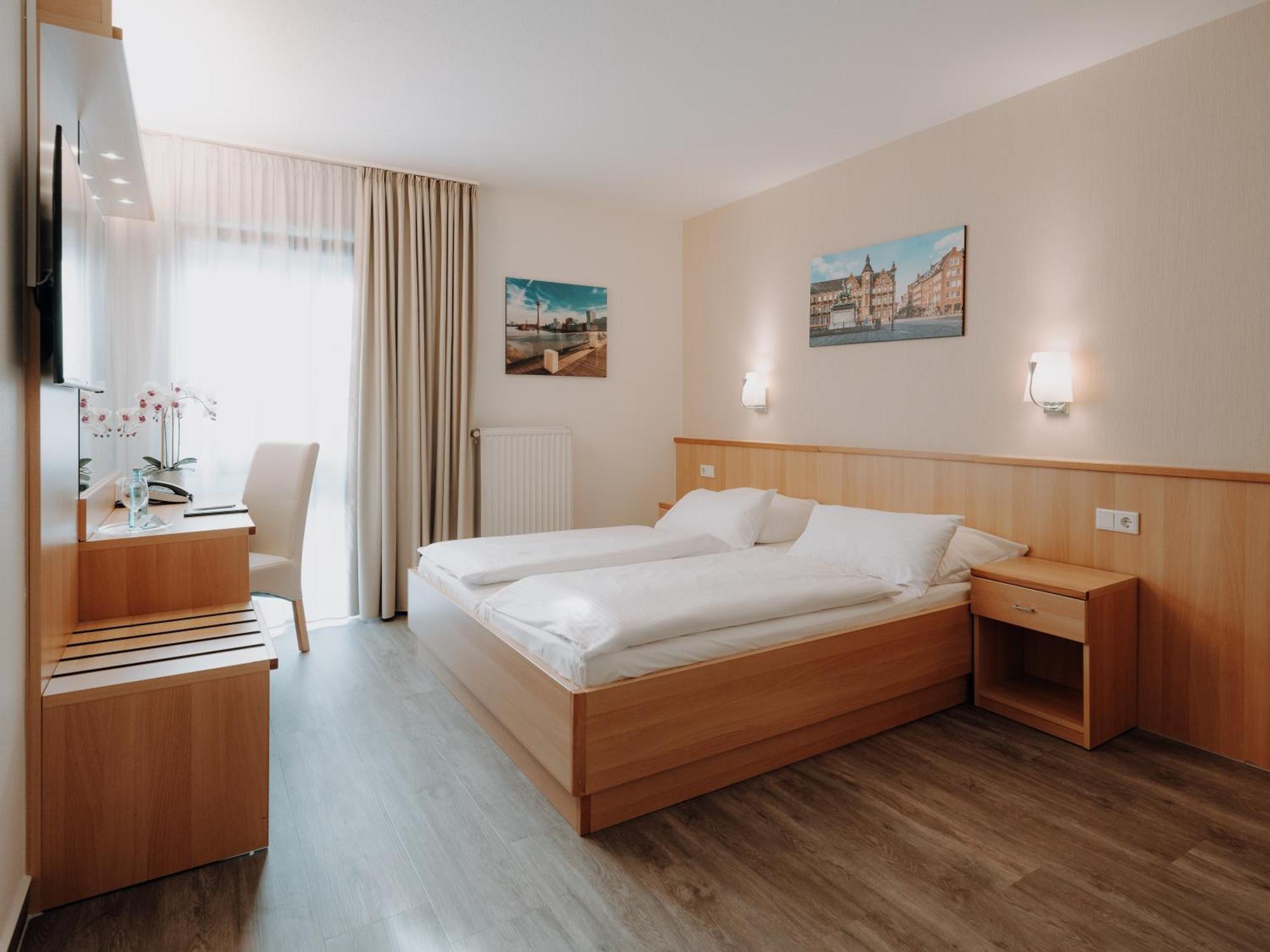 Hotel Am Wald Monheim am Rhein Esterno foto