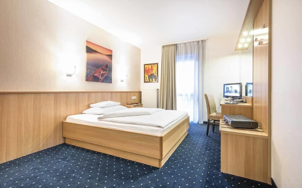 Hotel Am Wald Monheim am Rhein Esterno foto